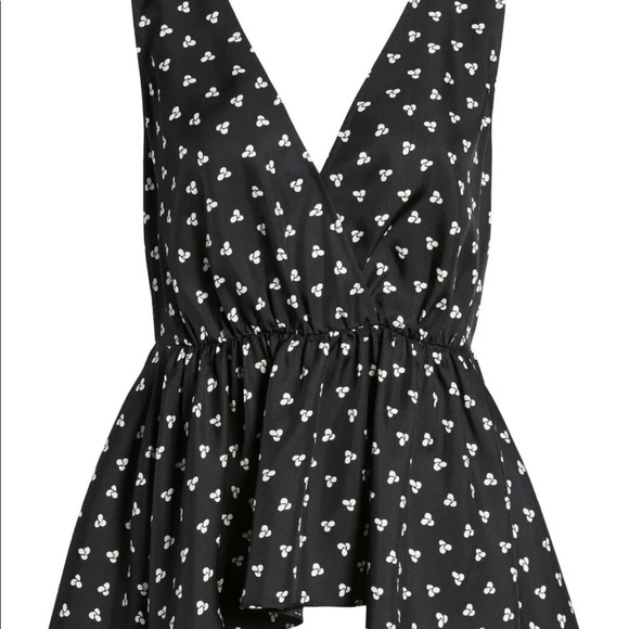 Brand: Lewit
Lewit Sharkbite Hem Silk Tank, Black -White Knot Print, Medium - Picture 2 of 8